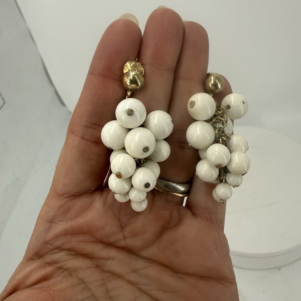 Vintage White Bead Cha Cha Cluster Clip On Earrings Gold Tone Dangle Mid Century